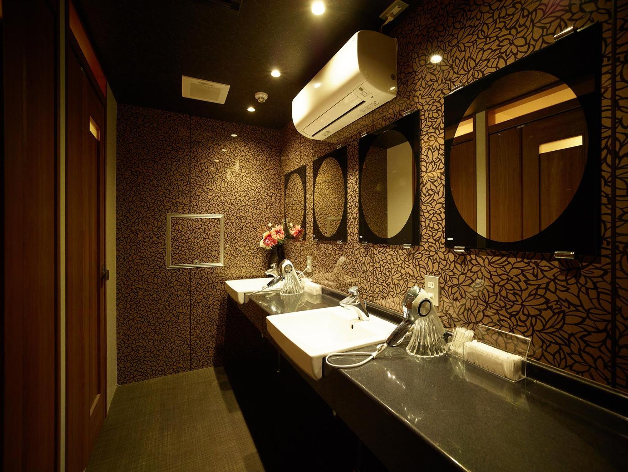 Hotel Sunplaza 2 Annex Осака Екстериор снимка
